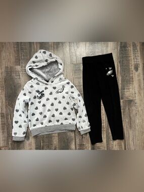 Girls Toddler Philadelphia Eagles Heart To Heart Pullover Hoodie & Leggings Set